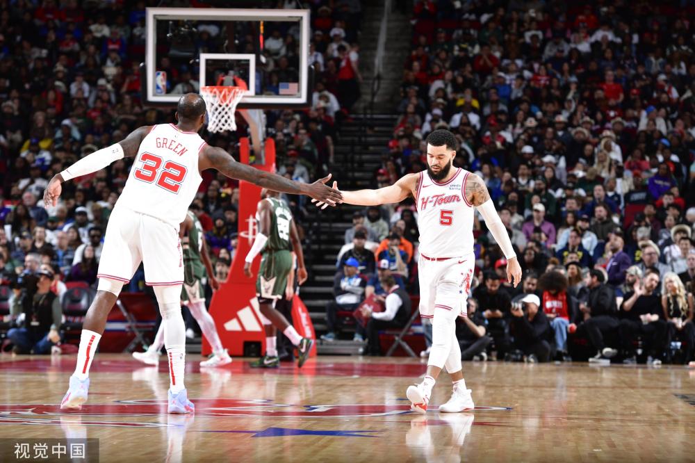 在场上挥舞 在场上挥舞